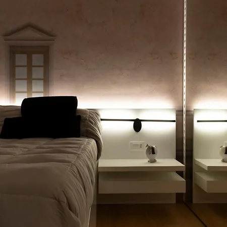Spagna Luxury - Trevi Fountain 로마